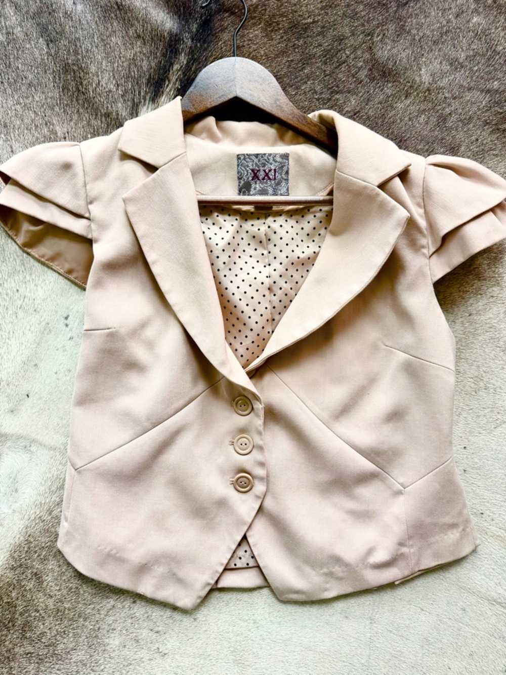 XXI Forever 21 Size L Cream Tan Fitted Short Sleeve Blazer NWOT